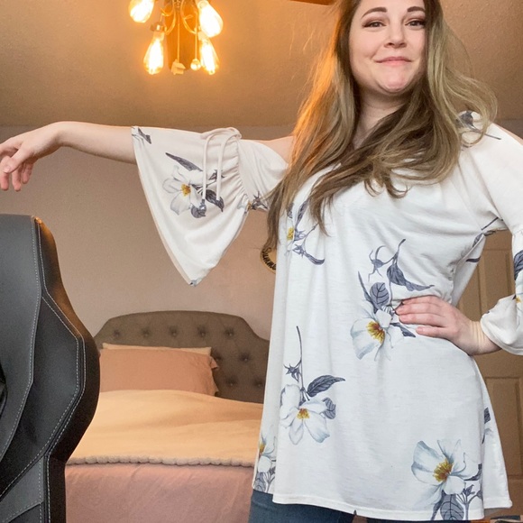 Lightly used MyStory off the shoulder flowing shirt with soft stretchy fabric. - Picture 6 of 6